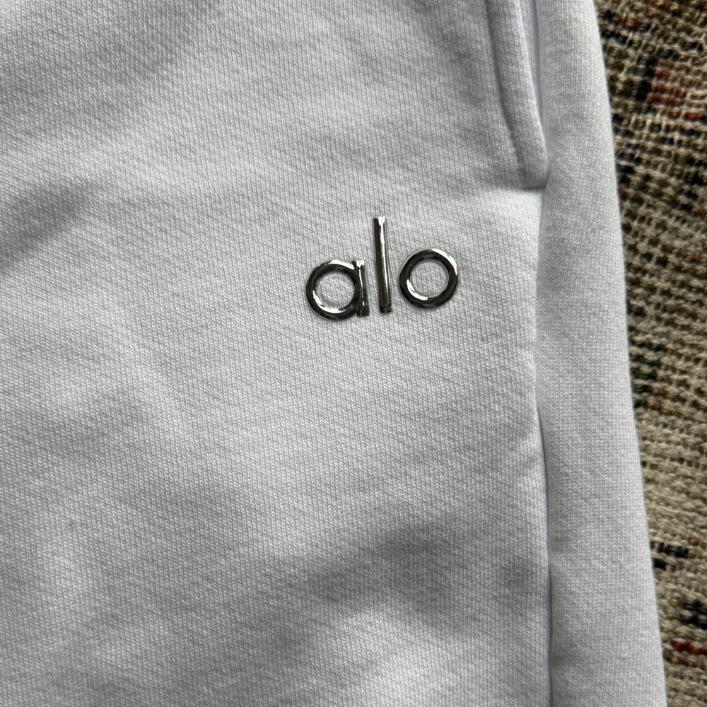 NWOT ALO Yoga White ACCOLADE Sweatpants - Picture 2 of 9